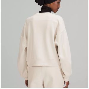LULULEMON Cropped Crewneck sweatshirt - never worn